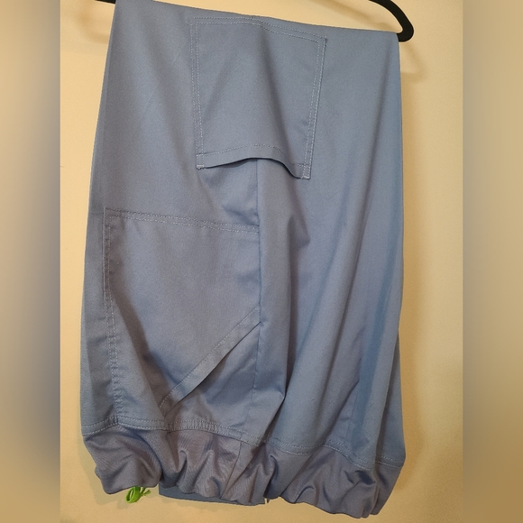 4 Sets LANDAU SCRUBS - Picture 3 of 13